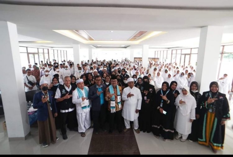 Hadiri Manasik Calon Jamaah Umroh, Bupati Imron Apresiasi Kepala Cabang Samira Travel Cirebon